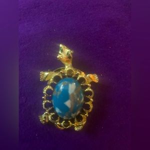 Vintage Gerry's Turtle Faux Turquoise Gold Tone Brooch Pin Speckled Signed